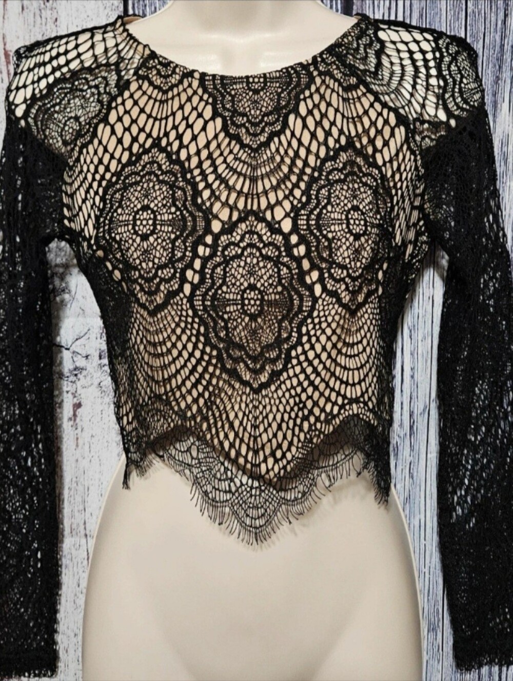 Stunning lace crop top (Final Price)